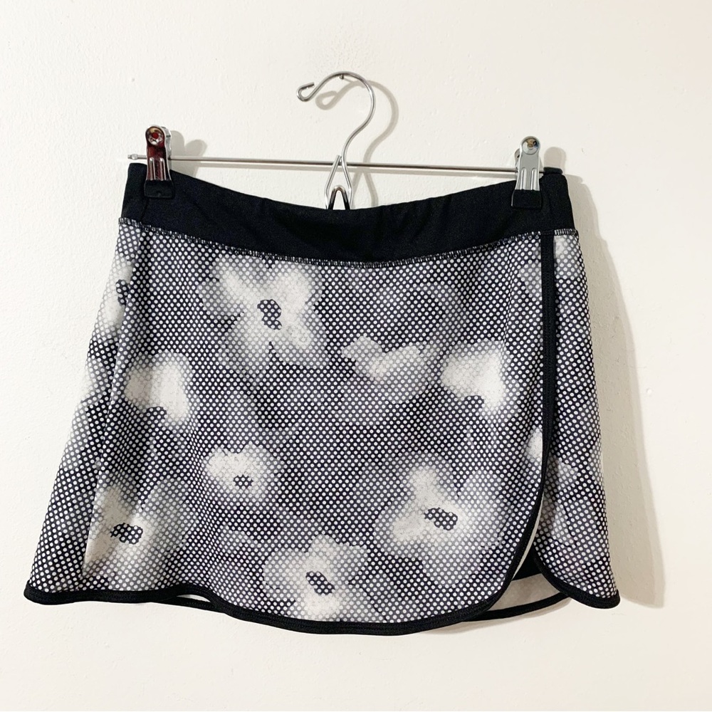 Danskin Now Performance Active Skort Flower & Dot Pattern Open Side Short Lining